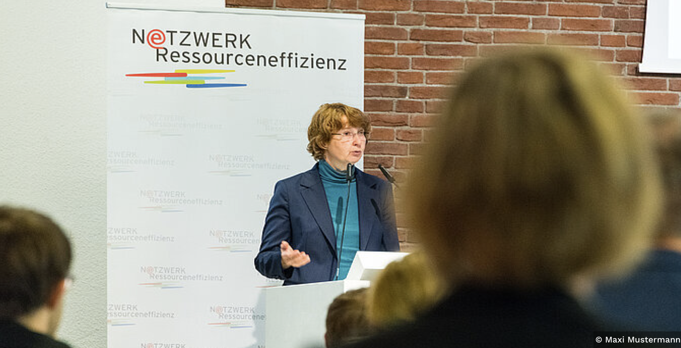 Das Bild zeigt Staatssekretärin Dr. Christiane Rohleder, die einen Vortrag während einer NeRess-Konferenz hält. 